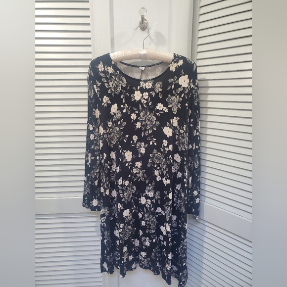 Old Navy Dresses & Skirts - Old Navy XXL Black Gray White Floral Swing Dress EUC